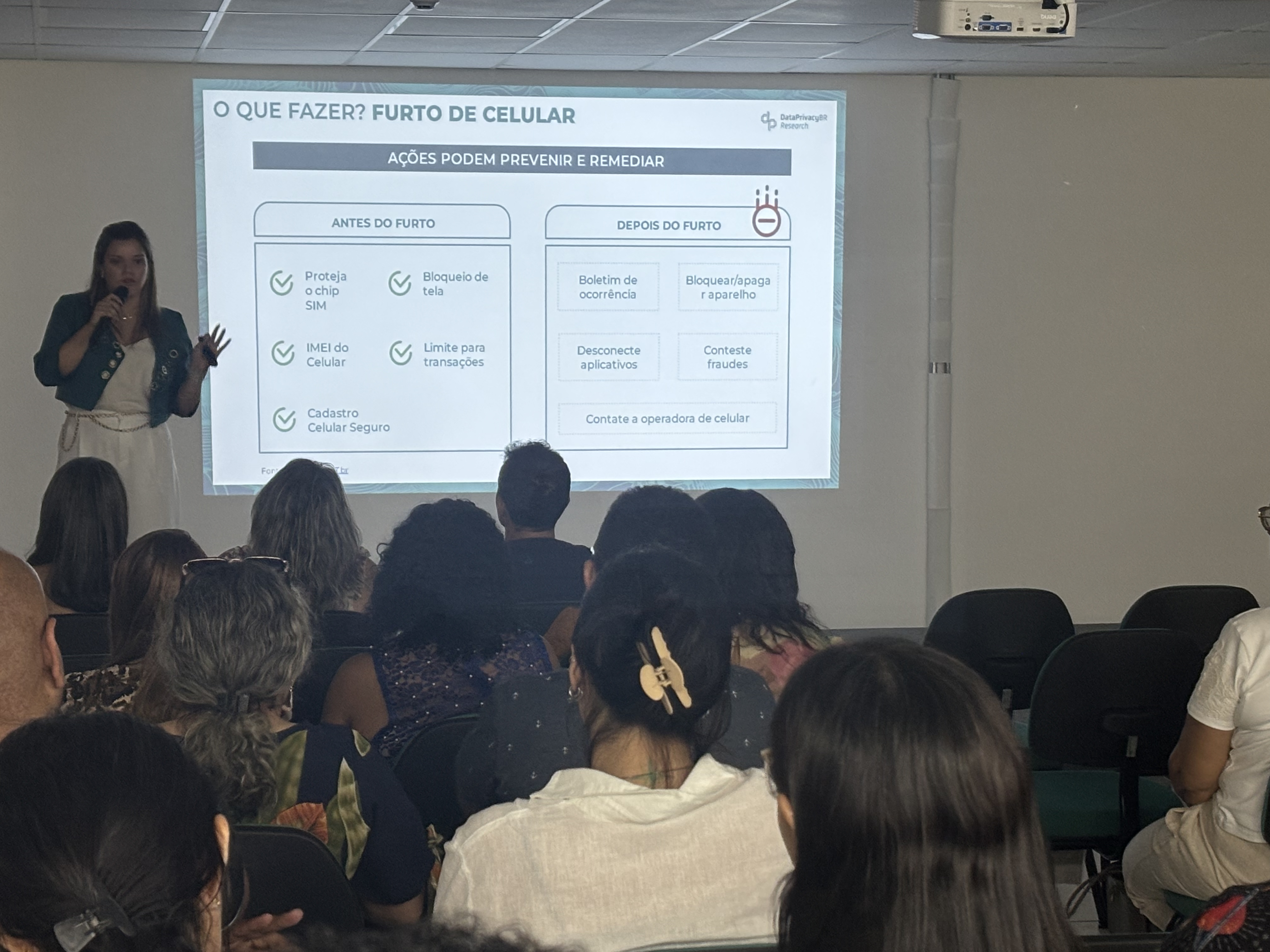 pessoas em uma sala de aula